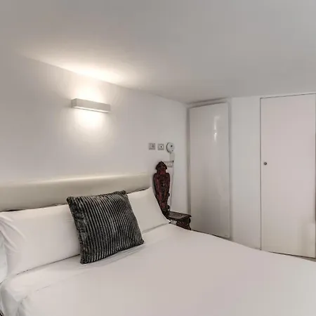Apartment Elegant Flat In The Historic Near Colosseum! Rome