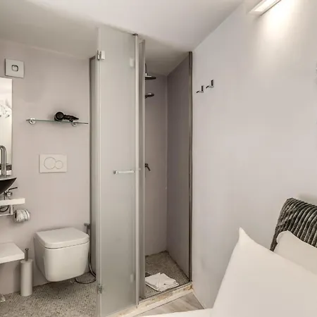 Elegant Flat In The Historic Near Colosseum! Apartment